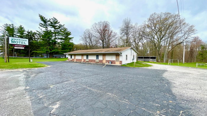 Oakridge Motel (Cronks) - Real Estate Photos (newer photo)